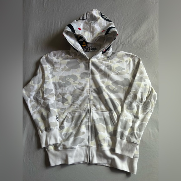 New BAPE City Camo Shark Full Zip Hoodie White Size Medium **Glows in the Dark** - Picture 2 of 9